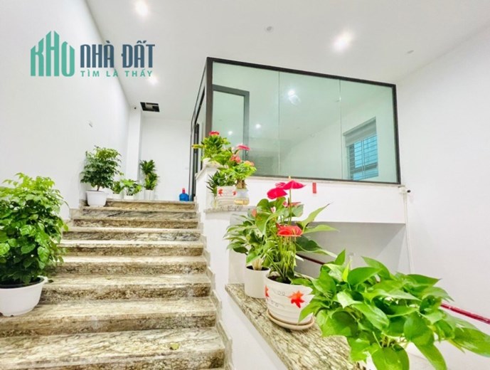 Cần Tìm Người Thuê Nguyên Nhà mặt ngõ ô tô phố Thái Hà, quận Đống Đa
