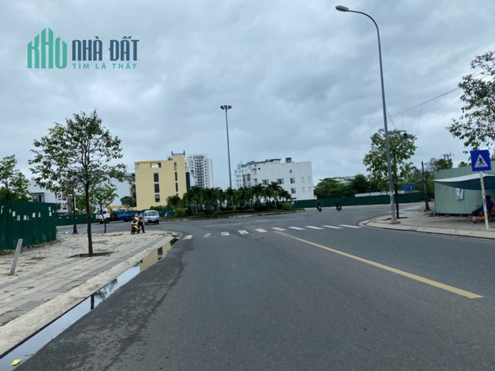 Bán lô đất mặt tiền đường số 4 ( Thích Quảng Đức ) . Có sổ Hồng .  ngang 14m . Giá Chốt 20 Tỷ .