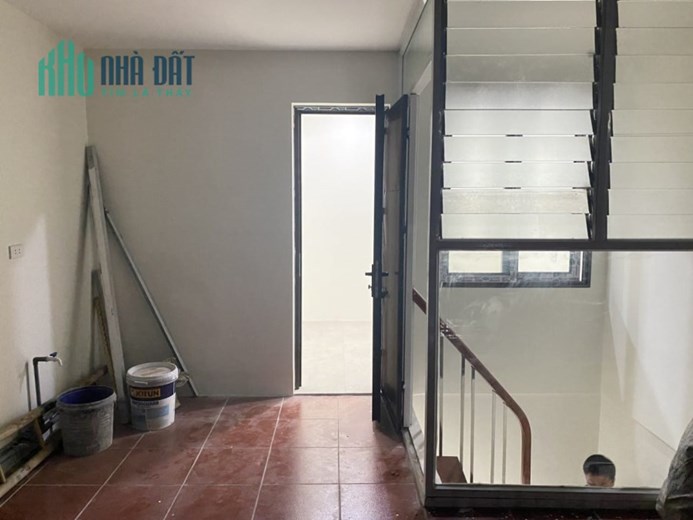 Bán nhà Cổ Nhuế 30m2, 3T, 4m, 2.95 tỷ, Bắc Từ Liêm, ô tô đỗ cửa.