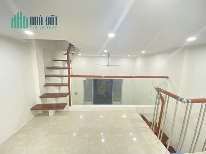 Bán nhà Cổ Nhuế 30m2, 3T, 4m, 2.95 tỷ, Bắc Từ Liêm, ô tô đỗ cửa.