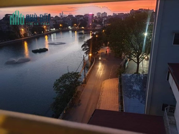 Siêu Mẫu View hồ Bồ Đề, Quanh năm thoáng mát, Hiếm nhà bán.