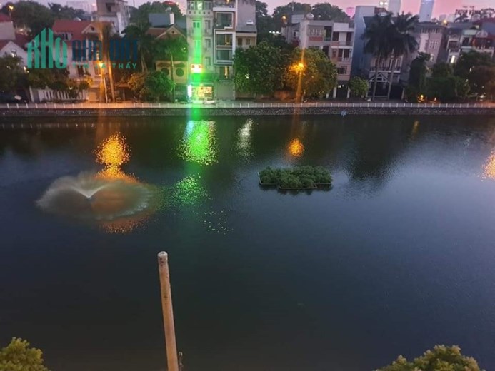 Siêu Mẫu View hồ Bồ Đề, Quanh năm thoáng mát, Hiếm nhà bán.