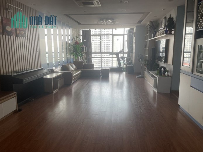 Hiếm ! Căn 3PN 2WC diện tích 144m2 Full nội thất giá 8 tỷ có slot oto BC DN