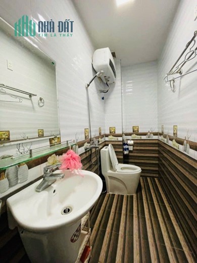 HÀNG HIẾM PHỐ TRUNG TÂM LÊ LỢI 3 TẦNG độc lập xinh xắn,ngõ nông