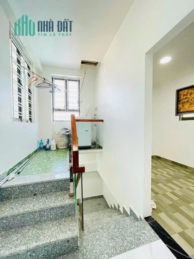 HÀNG HIẾM PHỐ TRUNG TÂM LÊ LỢI 3 TẦNG độc lập xinh xắn,ngõ nông