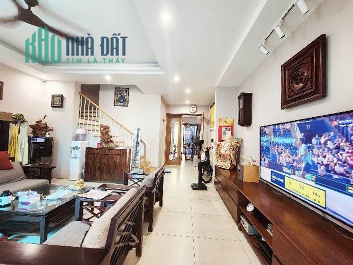 Nhà đẹp 4 tầng Đình Xuyên, gần trường C3 Yên Viên, oto tải vào, mặt tiền: 7m, 150m, 6 tỷ
