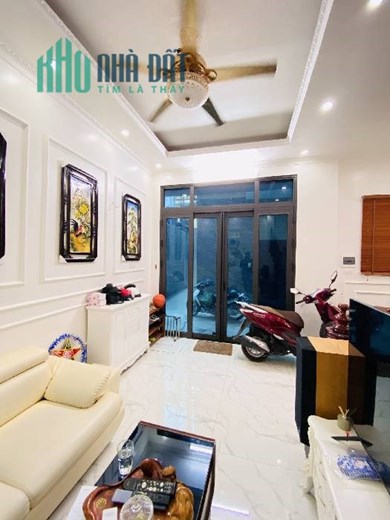 BÁN GẤP NHÀ TRƯƠNG ĐỊNH, KIM ĐỒNG. DT 36M 5 TẦNG 5 NGỦ. CHỈ 4 TỶ 350 TRIỆU