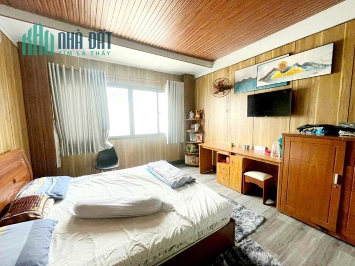 Bán Nhà Mặt Tiền Gò Dầu, Tân Phú, 4m x16m, 4 Tầng Đường 20m Rộng, Chỉ 11.9 Tỷ