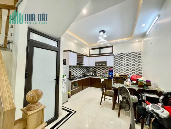 Bán nhà Đình Đông, diện tích 42m 4 tầng GIÁ 2.87 tỉ đẹp như mới, full nội thất