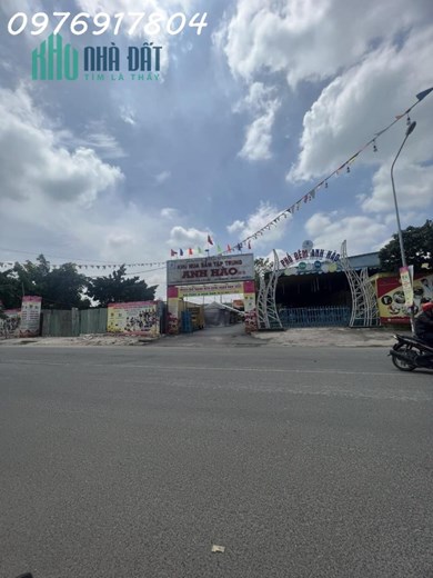 NHÀ. NGUYỄN THỊ TÚ, BÌNH HƯNG HÒA B, BÌNH TÂN. NGAY NGÃ TƯ GÒ MÂY, CÁCH KCN VĨNH LỘC VÀI TRĂM MẾT.
