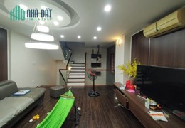 Chính chủ bán lỗ gấp căn nhà 50m2-7.5 tỷ Ngõ 293 Thạch Bàn kinh doanh oto tránh