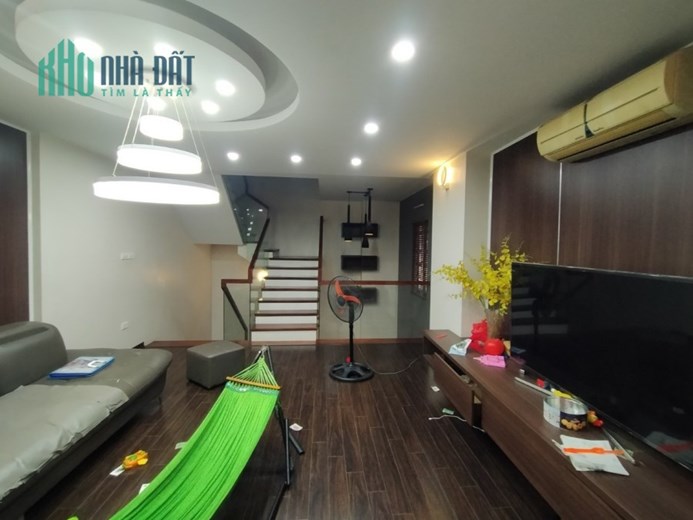 Chính chủ bán lỗ gấp căn nhà 50m2-7.5 tỷ Ngõ 293 Thạch Bàn kinh doanh oto tránh