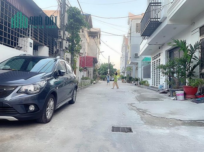 Bán nhà độc lập dân xây 48m 3 tầng GIÁ 3.3 tỉ ngõ ô.tô ở gần TĐC Sao Sáng