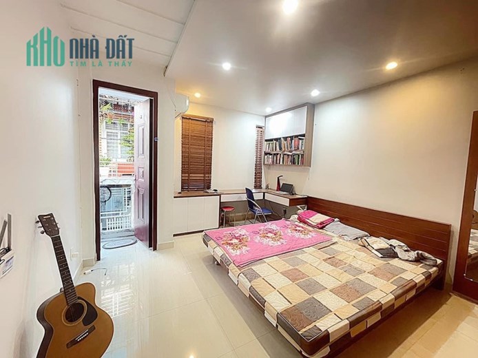 Bán nhà độc lập dân xây 48m 3 tầng GIÁ 3.3 tỉ ngõ ô.tô ở gần TĐC Sao Sáng