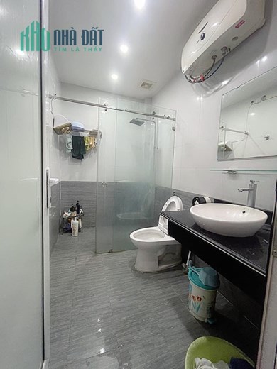 Bán nhà độc lập dân xây 48m 3 tầng GIÁ 3.3 tỉ ngõ ô.tô ở gần TĐC Sao Sáng