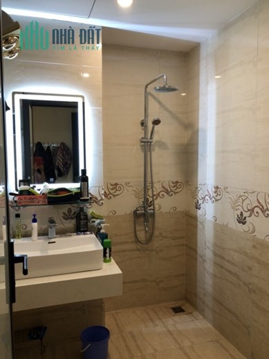 Bán nhà 5 tầng Ngọc Thụy,Long Biên 30m2,Mt 3.7m ,gần chợ nhỉnh 3 tỷ