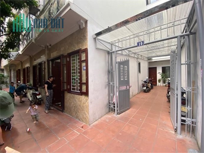 LẠI 1 SIÊU PHẢM MỚI RA LÒ- BỒ ĐỀ,LONG BIÊN
31M - 5 TẦNG - 3.6 TỶ