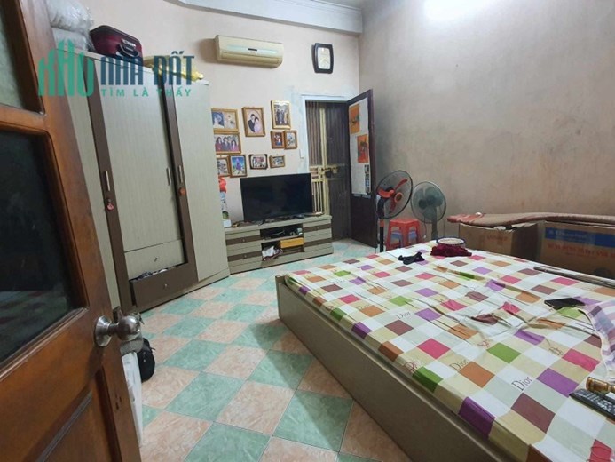 Bán nhà phốTây Sơn Đống Đa 48m 4 tâng 4 ngủ ngõ thông gần phố ở ngay nhỉnh 6 tỷ lh 0817606560