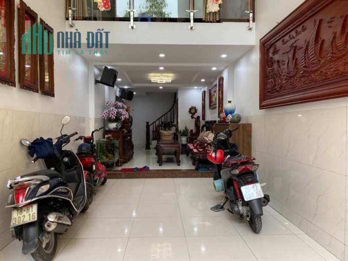 Bán nhà Yên Lãng mặt ngõ thông kinh doanh gần bệnh viện nội tiết 32m 4 tầng 3 ngủ chỉ 6.5 tỷ lh