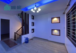 BÁN GẤP NHÀ 5 TẦNG PHỐ NGUYỄN VĂN HUYÊN – NHÀ ĐẸP DÂN XÂY – Ô TÔ GẦN – 37M2, 4.65 TỶ