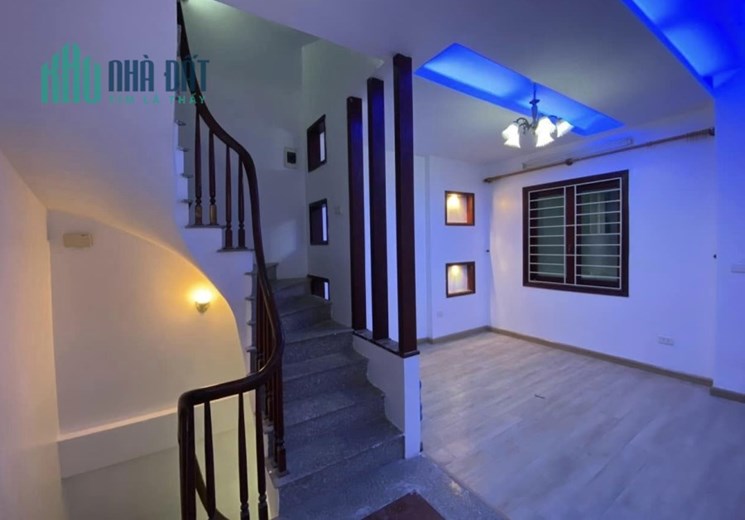 BÁN GẤP NHÀ 5 TẦNG PHỐ NGUYỄN VĂN HUYÊN – NHÀ ĐẸP DÂN XÂY – Ô TÔ GẦN – 37M2, 4.65 TỶ