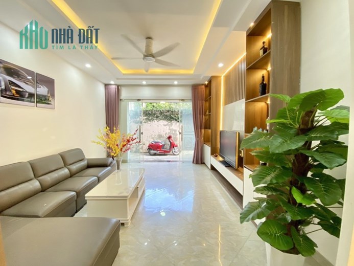 🌹Thanh Lân - Hoàng Mai🌹DT 35m2, 5 tầng, MT4.3m, giá 3.8 tỷ (CTL).