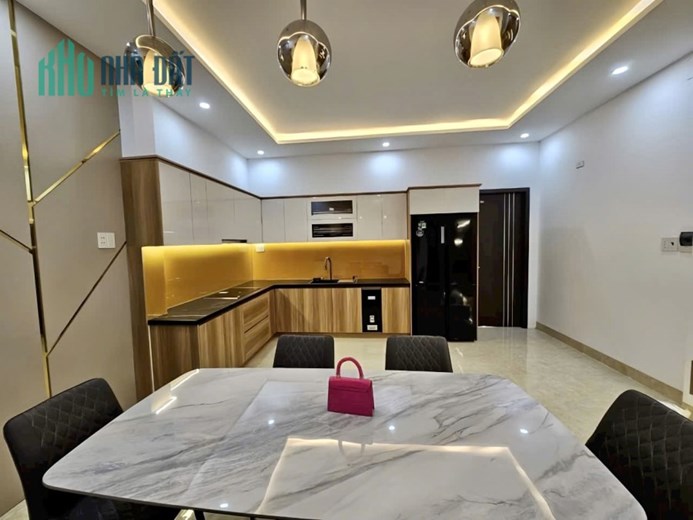 Giảm 3 tỷ. Bán nhà 4 tầng MT Hà Huy Tập. 80m2. MB rộng. Dòng tiền 35 Tr/T