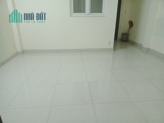 Cho Thuê Phòng Trọ Thoáng Mát Sạch Sẽ Có Máy Nước Nóng Lạnh Ngay Mặt Tiền Đoàn Văn Bơ, Quận 4