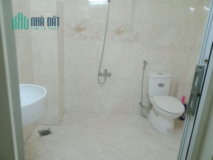 Cho Thuê Phòng Trọ Thoáng Mát Sạch Sẽ Có Máy Nước Nóng Lạnh Ngay Mặt Tiền Đoàn Văn Bơ, Quận 4