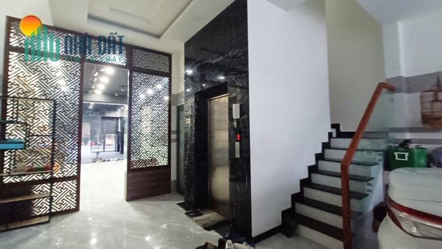 Bán nhà 2 mặt tiền đang kinh doanh, đường Lã Xuân Oai, Long Trường, Thủ Đức.