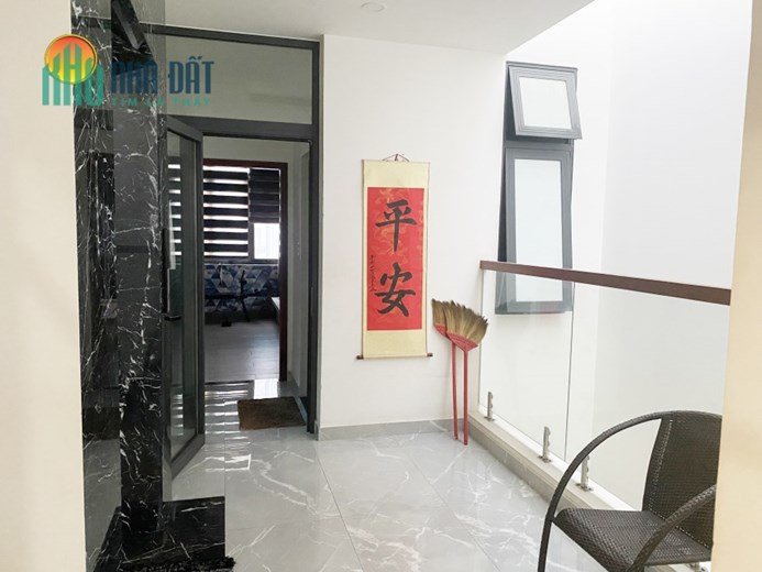 Bán nhà 2 mặt tiền đang kinh doanh, đường Lã Xuân Oai, Long Trường, Thủ Đức.