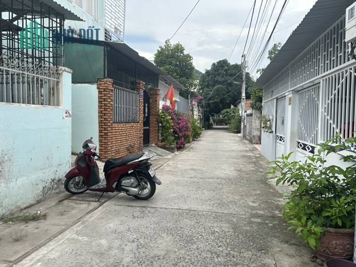 Cần bán lô đất giá siêu đầu tư tại phường Vĩnh Hòa - Tp. Nha Trang tặng 6 phòng trọ