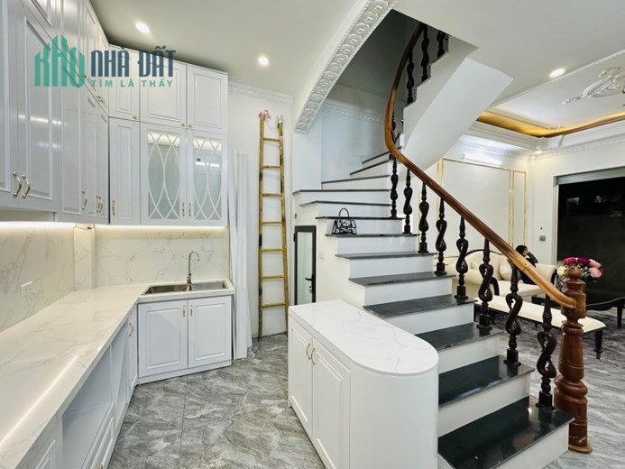 Bán nhà phố Trương Định, 35m x 5, ngõ 3 gác đỗ cổng ,giá 3 Tỷ700