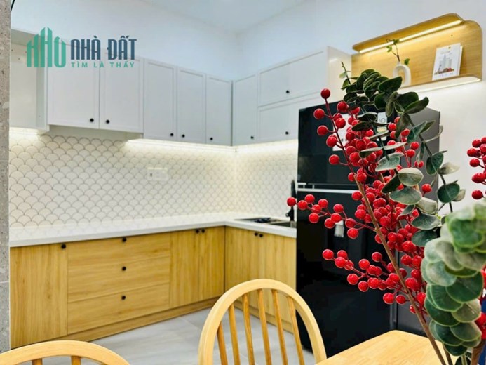 Nhà bán gấp hẻm xe hơi Phạm Văn Chiêu, Gò Vấp 49m2 3PN có phòng ngủ dưới trệt 4 tỷ TL
