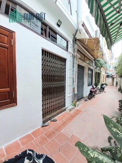 Bán nhà ngõ 285 Miếu Hai Xã, 40m 3 tầng GIÁ 1.8 tỉ, căn trong cùng
