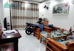 Bán nhà Chợ Hàng Cũ, 52m 3 tầng sân cổng riêng, ngõ nông, GIÁ 1.9 tỉ, quá ok