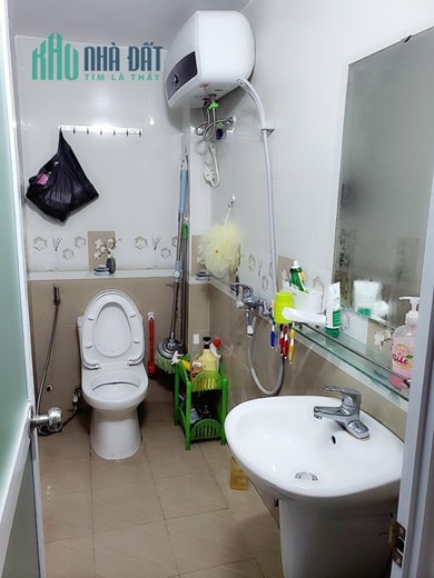 Bán nhà Chợ Hàng Cũ, 52m 3 tầng sân cổng riêng, ngõ nông, GIÁ 1.9 tỉ, quá ok