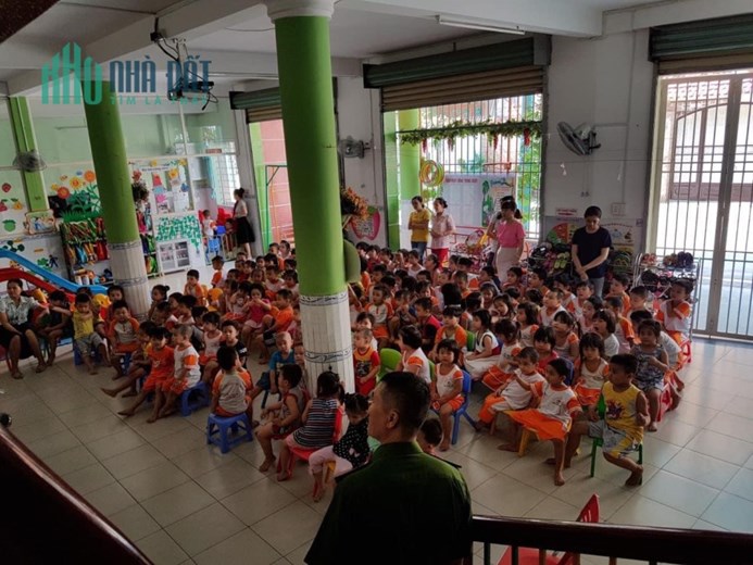 Bán Trường Mầm Non MT Đường Lớn HĐ Thuê 50tr/tháng Ngang 20m Giá 16ty