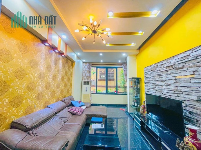Cho thuê nhà Hoàng Hoa Thám,Ba Đình 45m 4 tầng Ô tô đỗ cửa KD VP kho spa tóc tạp hóa hơn 10 tr