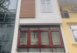 BÁN NHANH CĂN NHÀ GÂN HỌC VIỆN TÀI CHÍNH - PHỐ LÊ VĂN HIẾN , 5TẦNG , MT4m