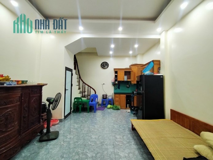 Áp lực tài chính Bán KHẨN CẤP nhà 4 tầng thạch Bàn, gần ô tô, 31m2, MT 4.7m, nhỉnh 2tỷ