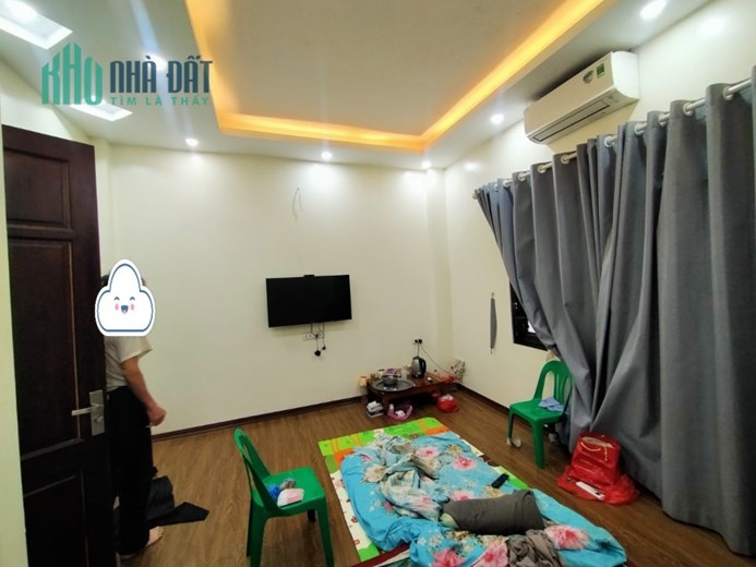 Áp lực tài chính Bán KHẨN CẤP nhà 4 tầng thạch Bàn, gần ô tô, 31m2, MT 4.7m, nhỉnh 2tỷ