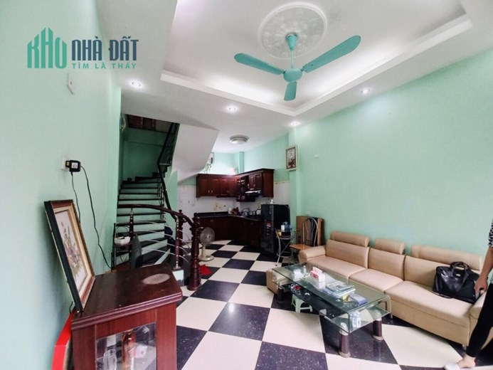 BÁN NHÀ NGÕ LẠC LONG QUÂN 4 TẦNG 35M, NGÕ RỘNG NÔNG 3 PHÒNG NGỦ GIÁ 4 TỶ HƠN