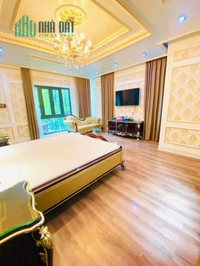 ĐẸP, Ở ĐẲNG CẤP biệt thự sân vườn KĐT Dịch Vọng Cầu Giấy, full nội thất, 268m5t có hầm 76 tỷ