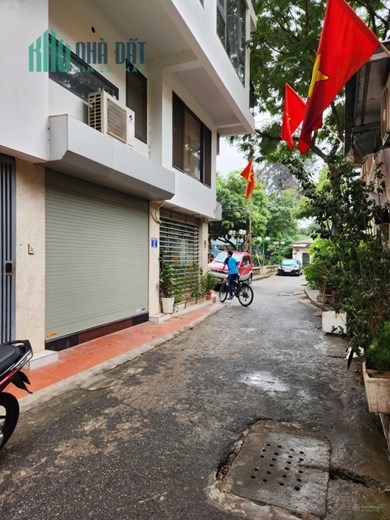 Bán nhà 4 tầng chính chủ phân lô, ô tô vô nhà. Lô góc 3 mặt thoáng dt 60m2 giá 7,9 tỷ