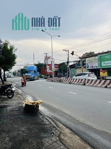 Cho thuê nhà ngay mặt tiền đường lớn ĐT743, ngã tư Cửu Long, Bình Hoà, Thuận An.
