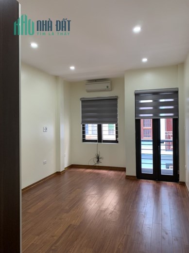 Bán nhà gần phố Ngọc Thuỵ, Dt 58m, nhà 4 tầng, giá hơn 5 tỷ.