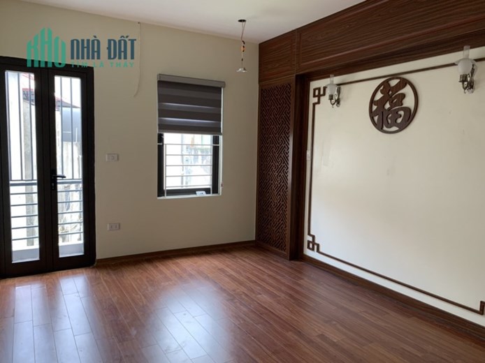 Bán nhà gần phố Ngọc Thuỵ, Dt 58m, nhà 4 tầng, giá hơn 5 tỷ.