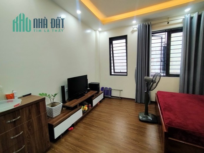 Bán nhà đẹp 4 tầng Thạch Bàn,Long Biên 31m2,Mt4.7m gần oto hơn 2.8 tỷ