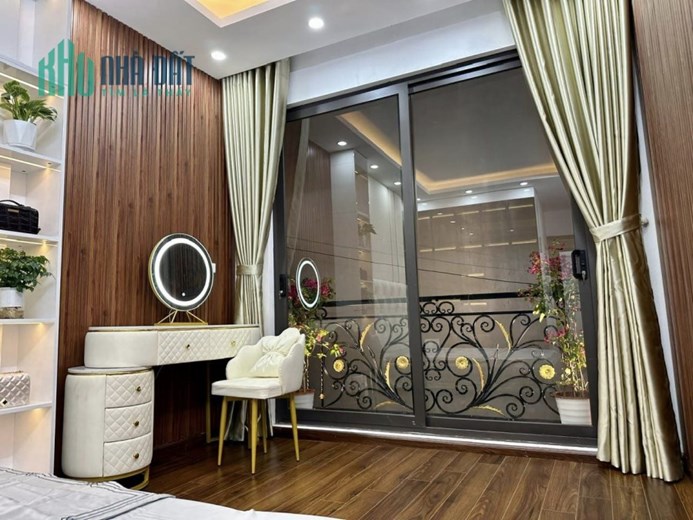 HOÀNG VĂN THÁI - PHÂN LÔ - Ô TÔ TRÁNH 20M - NỘI THẤT XỊN - NHÀ MỚI - DT 42M x4 TẦNG -GIÁ NHỈNH 5 TỶ